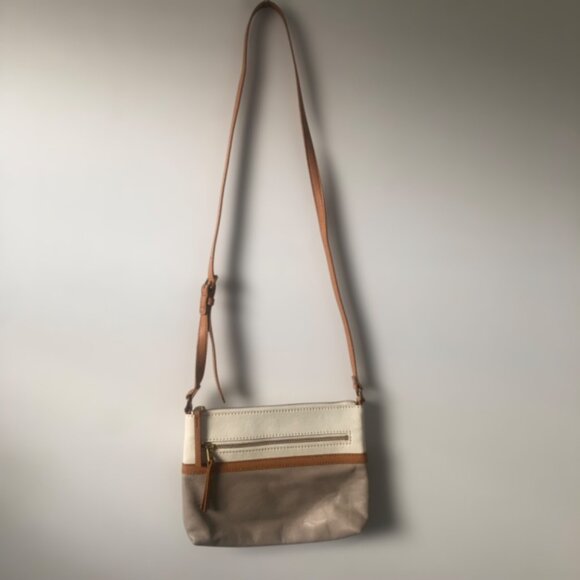 Fossil Fiona Crossbody Bag | Small Leather, Eco-Friendly, Adjustable Str… - Picture 4 of 11